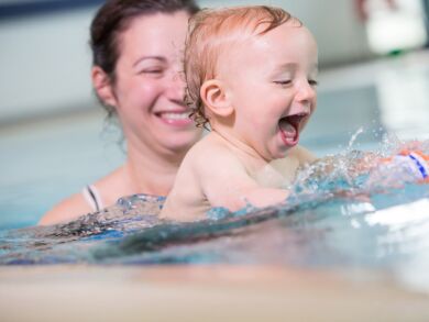 baby-splashing-with-mum